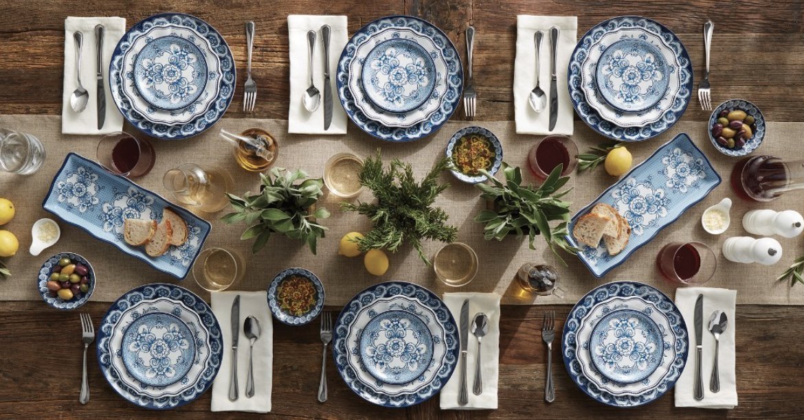 Tabletopjournal's tweet image. Inspired by classic china, @AmerMetalcraft's Isabella Collection features timelessly nostalgic pieces with beautiful floral designs. 
#TabletopMatters