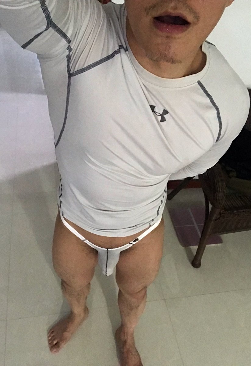 18653243wer's tweet photo. 神圣的👮‍♀️服下面，是精壮的肉体以及满满的荷尔蒙味道！ https://t.co/C3mf9qTdsE