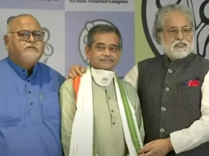 india24x7livetv's tweet photo. पश्चिम बंगाल: पूर्व राष्ट्रपति प्रणब मुखर्जी के बेटे अभिजीत मुखर्जी टीएमसी में शामिल
#india247livetv #news #WestBengal #abhijitmukherjee #JoinTMC #MamtaBanerjee #TMC #pranabmukherjee #PoliticsLive #Kolkata #politician #politics #PoliticsNation #politicalnews #politicalcandidate https://t.co/t8WM5cFhi0