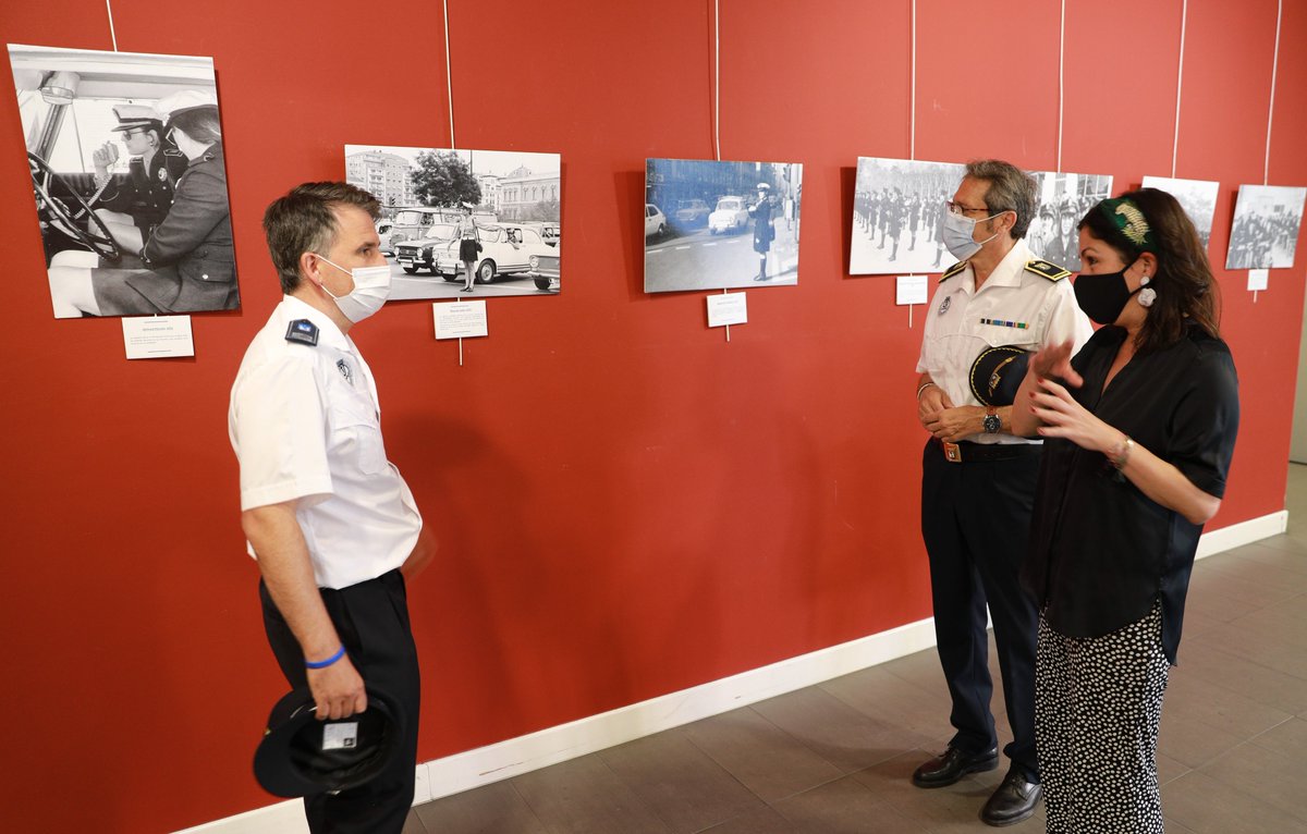policiademadrid's tweet photo. Hoy la Concejala Presidenta del #DistritoTetuan ha inaugurado la exposición fotográfica del #50AnivMujerPMM, en la sala de exposiciones del Centro Cultural Eduardo Úrculo.
Os dejamos el enlace donde encontrareis más información 👇
https://t.co/Y31rbgF34O https://t.co/d8kMwRXjHj