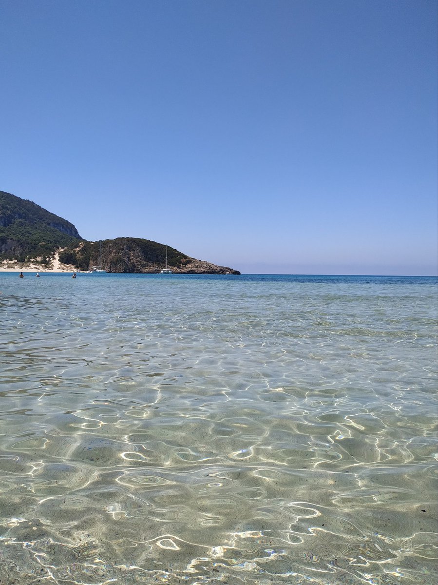 H_den_kserw's tweet image. Έτσι (δεν) σας διαβάζω 🥳 #summermodeon☀️🌊 #ioniansea🌊 #SummerVibes🍉🍒 #leavemehere🥰🥳💙