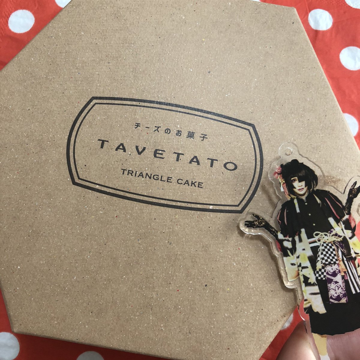 wku_h's tweet photo. 品川に期間限定で出店してるチーズのお菓子TAVETATO🧀🥰
ゴルゴンゾーラのスイーツ珍しくない❓❓😘
マスカルポーネとクリームチーズもあるよ😆
#TAVETATO #チーズスイーツ　#スイーツタイム　#チーズケーキ　#チーズのお菓子 https://t.co/5cAWdUMkI8