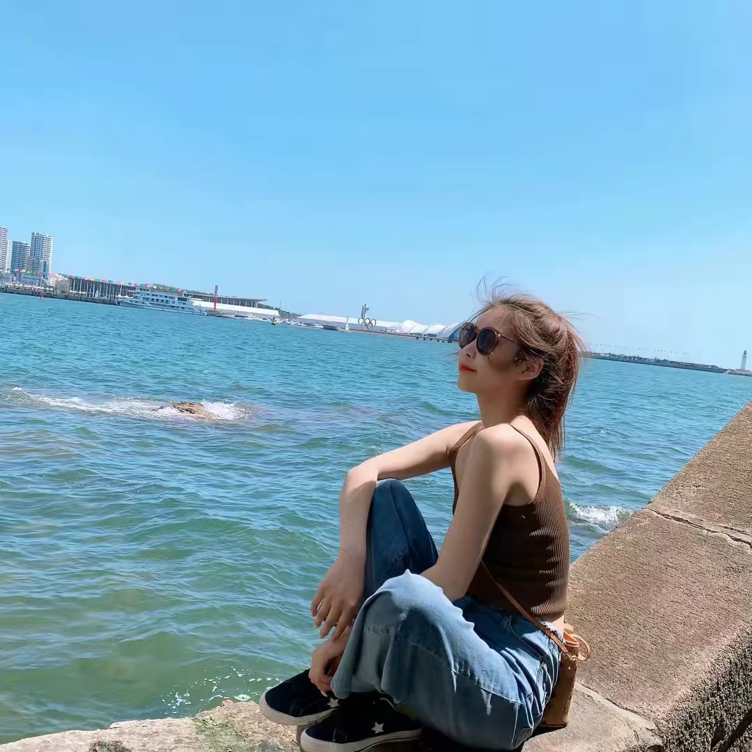 topfasttech's tweet image. 假如你没有惊天动地的大事可以做，那就做个小人物，给一个孩子做父母，给一对老人做孝顺的子女，给你的另一半简单而幸福的人生。