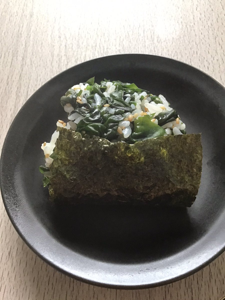 illiililil's tweet photo. #わかめごはんおにぎり
#ほぼわかめw https://t.co/tSI7VA2SHz
