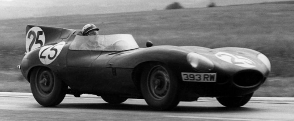 This is the penultimate D-type, built in March 1956 one of twelve “long-nose” cars. Fitted with the latest specification fuel injection engine it was allocated to the Jaguar Works racing team. #JaguarDaimlerHeritageTrust bit.ly/3iWz6Jr