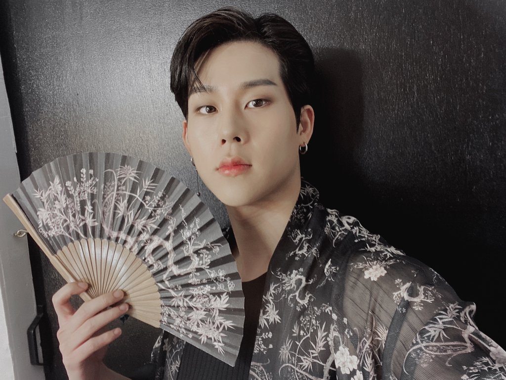 sharkster_ykh's tweet image. 210705 Jooheon

"It was hard to decorating the toploader...ㅎㅎ 🖤"