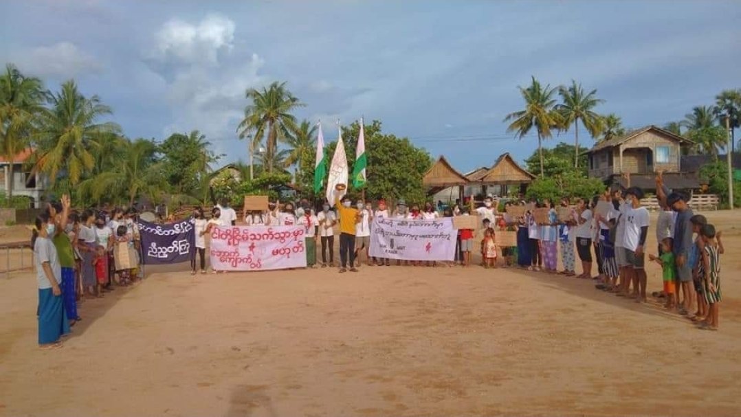 PanThitsar15's tweet photo. Anti Coup Marching Strike was held byb Loclas in Auk Kyauk Wat village,#LongLone Tsp to protest against the military dictatorship in this evening.

LEGALIZE NUG

#July5Coup #WhatsHappeningInMyanmar https://t.co/jBVsA4T2cp