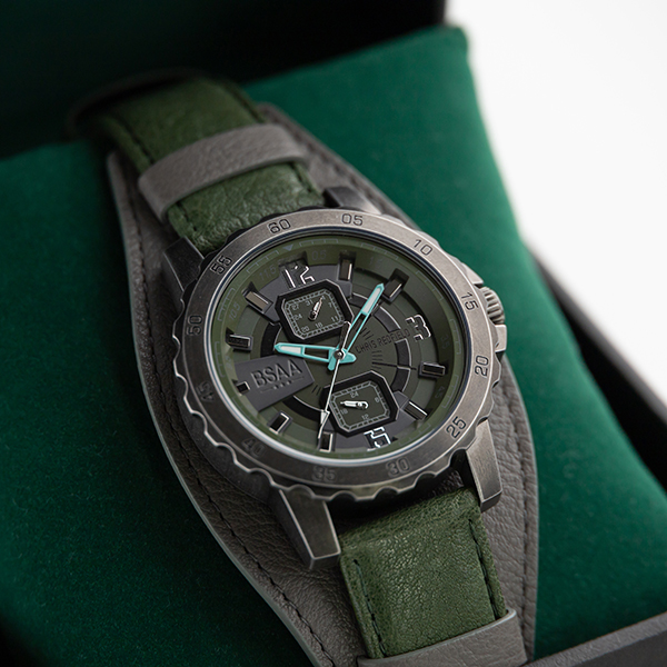 Supergroupies 絶賛予約受付中 バイオハザード シリーズとのコラボ 腕時計 バッグ 財布が新登場 バイオハザード6 の クリス をイメージした3アイテム 全て受注生産 期間限定 予約締切 7 19 月 12時 商品ページ T Co