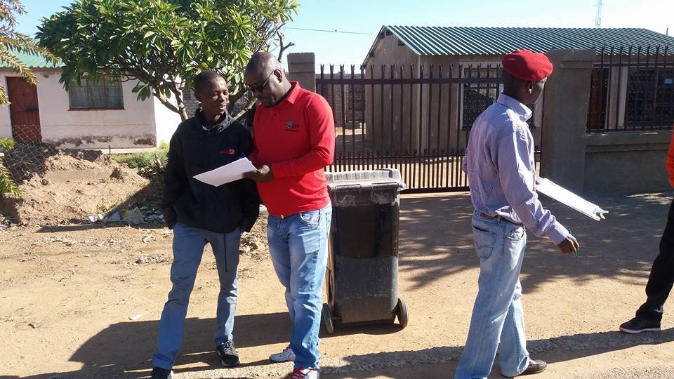 DrSindane's tweet photo. 2016 Local Government Elections Door-to-Door campaigns in Hammanskraal. Back then, I was speaking fluent Sepedi! π
π€
Regardless of what Justice Moseneke's findings are, we are ready to hit the ground running! π
#EFFthrowback https://t.co/h42sbKk9RP