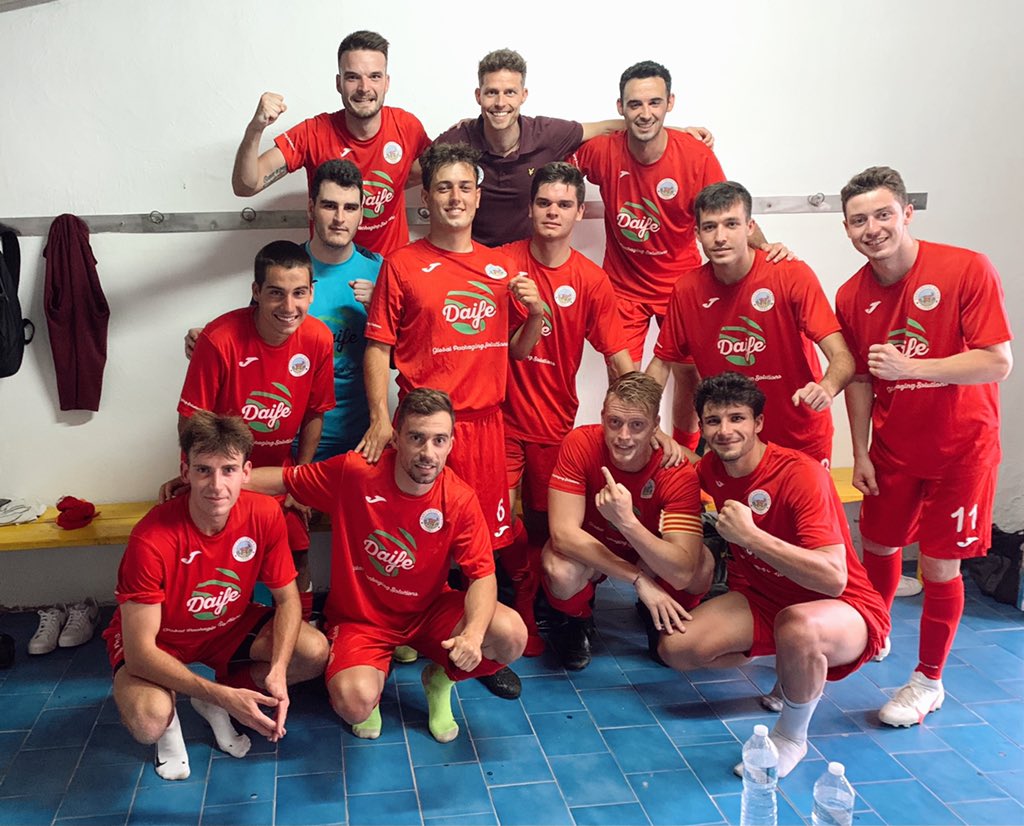 stprivat_fc's tweet photo. GARROTXA 1-3 SANTPRI

Victòria molt patida davant d'un gran equip com la @efgarrotxa. Els gols van ser obra de @sergiamargant, @RubenPrada19 i @Guillem_Carbu. 

Aquesta victòria ens permet quedar TERCERS i realitzar la MILLOR temporada de la història del club. #SomSantprivat🐐 https://t.co/Z3N5s8ioBH