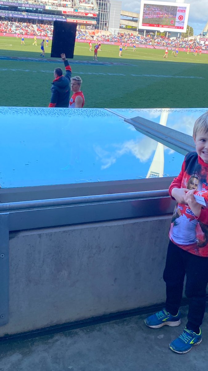 grub3's tweet photo. @IHeeney Blake  favourite player regretting not wearing his heeney T-shirt @sydneyswans https://t.co/KYd8264rhf