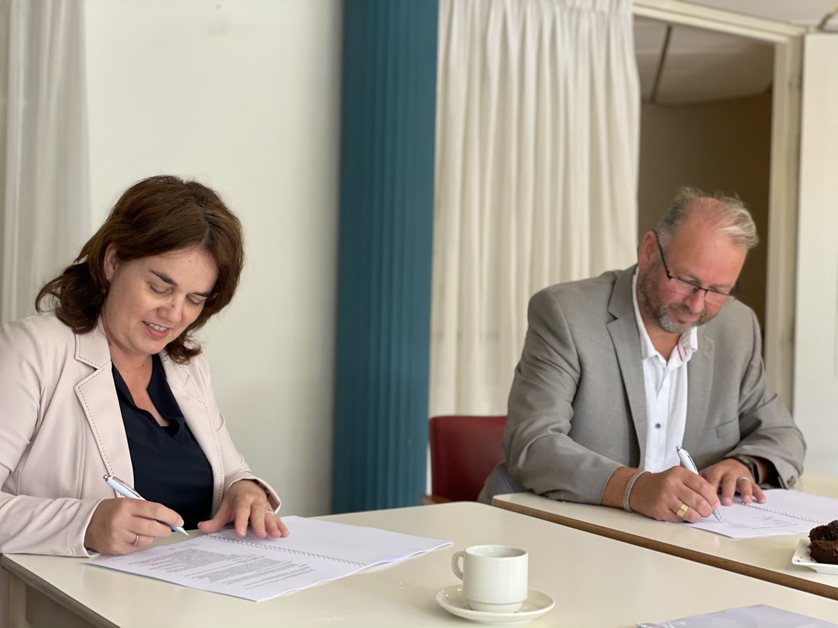 Op een mooie samenwerking! #aannemerscontracten #nieuwbouw #HetWooldhuis #Heino #DonsenTroost #Unica #PentaRho