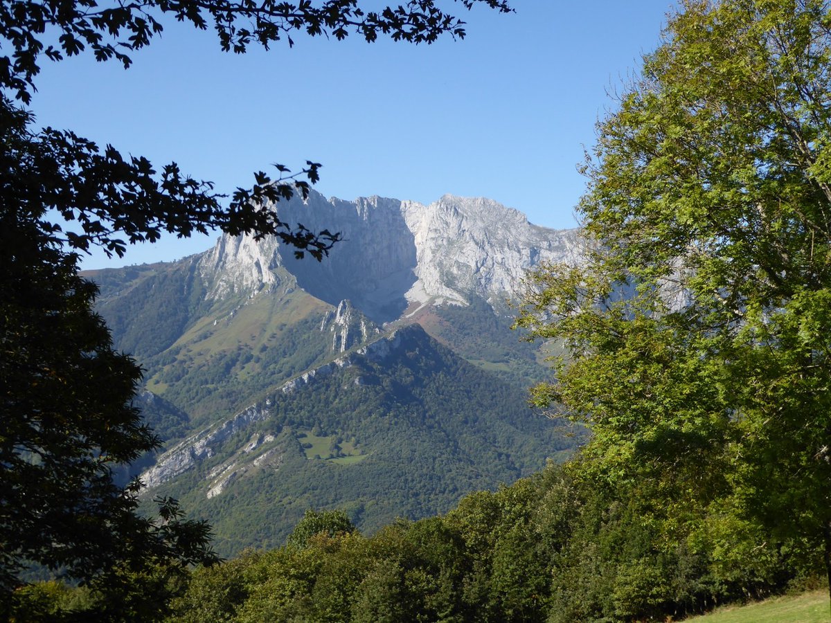 CasaLaudina's tweet photo. Día espectacular en el #paraíso: para ir a la #playa, a la #montaña o #batear en busca de #oro

Spectacular day at #paradise: to go to the #beach, to the #mountains or to #bat for #gold
#Asturias #Spain #spanje #espanha #Espagne #Espana #trekking #relax #familia #family #cycling https://t.co/ES3Zw7a6mV