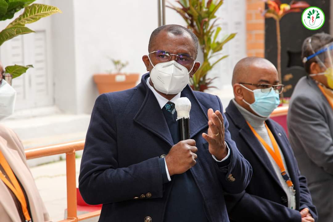 La lutte contre le Coronavirus se poursuit. Le Ministère de la Santé Publique surveille de près l'évolution du variant Delta et a déjà mis en place une stratégie de riposte. C'est une lutte commune, respectons toujours les mesures de gestes barrières.
#Ensemble_contre_le_covid_19