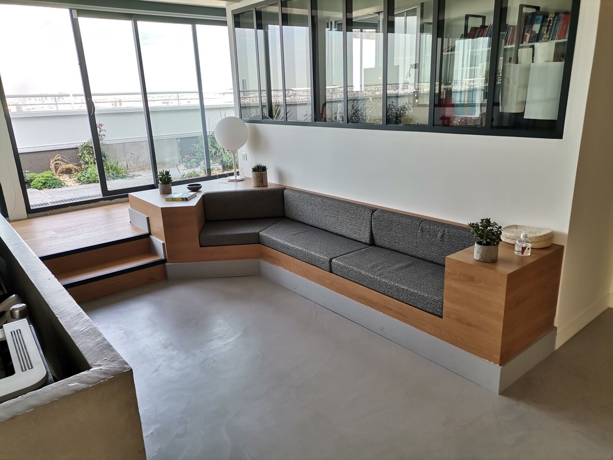 Voici nos réalisations pour une maison d’édition parisienne l'an passé😍

> Banquette et banque d’accueil
> Meuble kitchenette
> Table de cuisine

Besoin d'un meuble sur-mesure pour votre entreprise ? menuiserie-gendreau.fr/contact