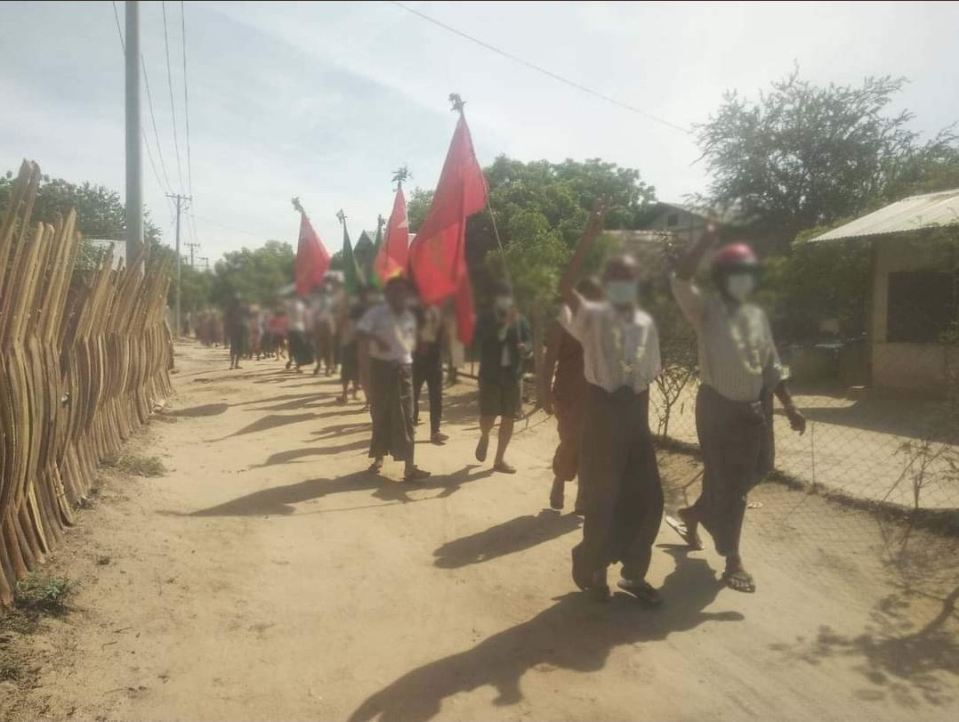 KhinQueen's tweet photo. Residents including buddhist monks in Butalin tsp, Sagaing Region marched on the streets and protested against the dictator to defy Military rules on July 5.

#LEGALIZENUG
#WhatsHappeningInMyanmar 
#July5Coup https://t.co/zt1FZSATMg