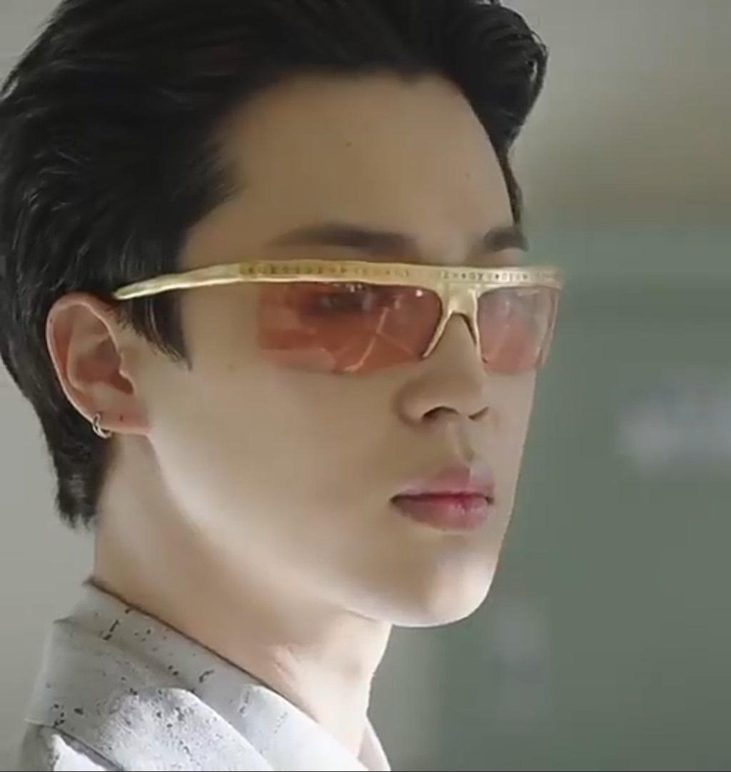 rukimchii's tweet photo. the glasses giving me rajnikanth vibes ksks https://t.co/WyKFOsBNBQ