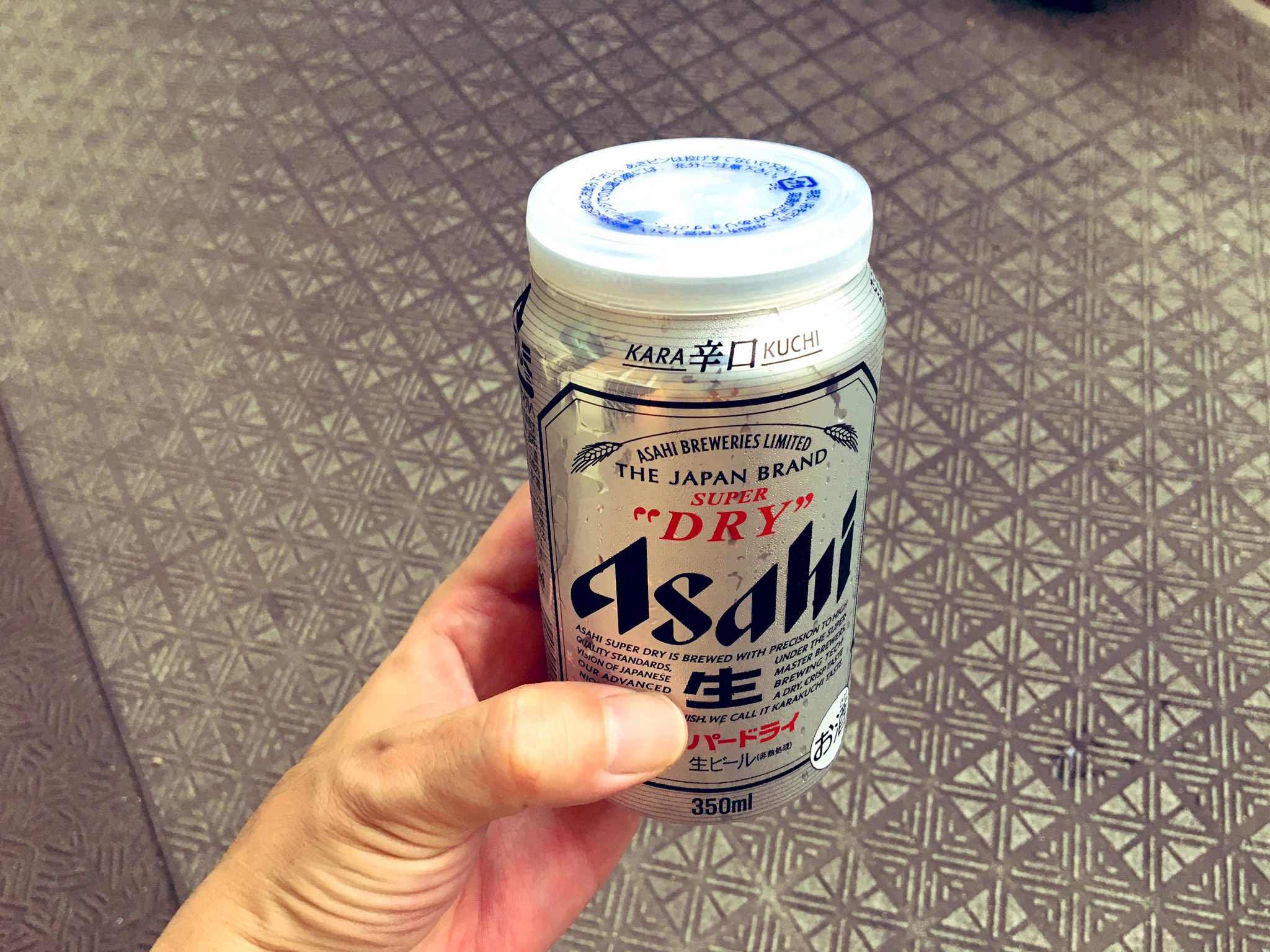 缶ビールの蓋を開けたけどその場から移動したい そんな時に役立つものがこれ 話題の画像プラス 缶ビールの蓋を開けたけどその場から移動したい そんな時に役立つものがこれ 話題の画像プラス