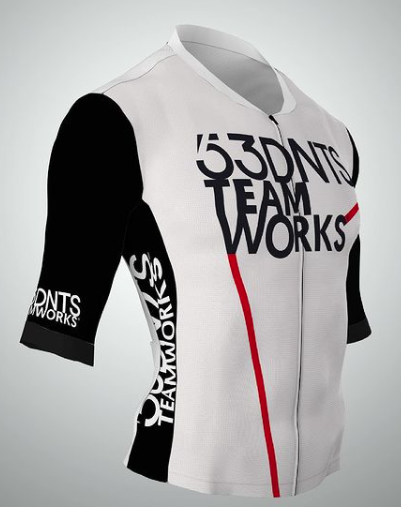 53Dientes's tweet photo. Tenemos el placer de mostraros el diseño que lucirán esta temporada los integrantes de nuestro 53DNTS TEAMWORKS. Muy pronto os presentaremos a todos sus integrantes. #weare53dnts #53dientes #teamworks #triatlon #ciclismo #cycling #team #grupeta #ropa #maillot #trimono #culotte https://t.co/JQSLeozG4O