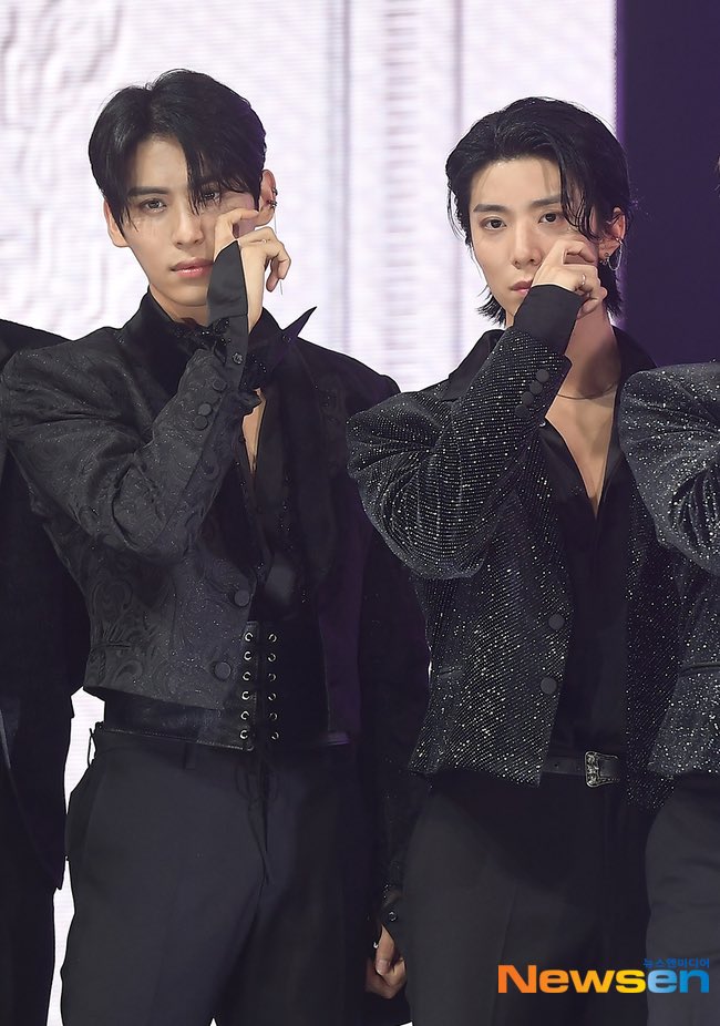 twinkyxstar's tweet image. Pretty hwitae in one photo 

SF9 IS BACK
#SF9TearDropOutNow 
#SF9   #에스에프나인    
@SF9official