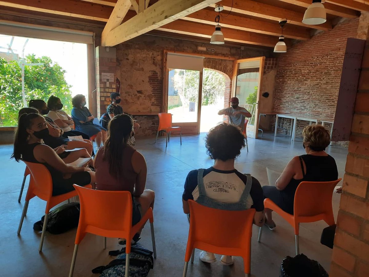 AjuntamentPLF's tweet photo. ☀️ Aquest matí ha començat el curs de Monitors de Lleure que acull @CanBatlle 

✌🏻 Molta sort a tots els participants!

#EstiuPLF https://t.co/fvJHEEu7zE