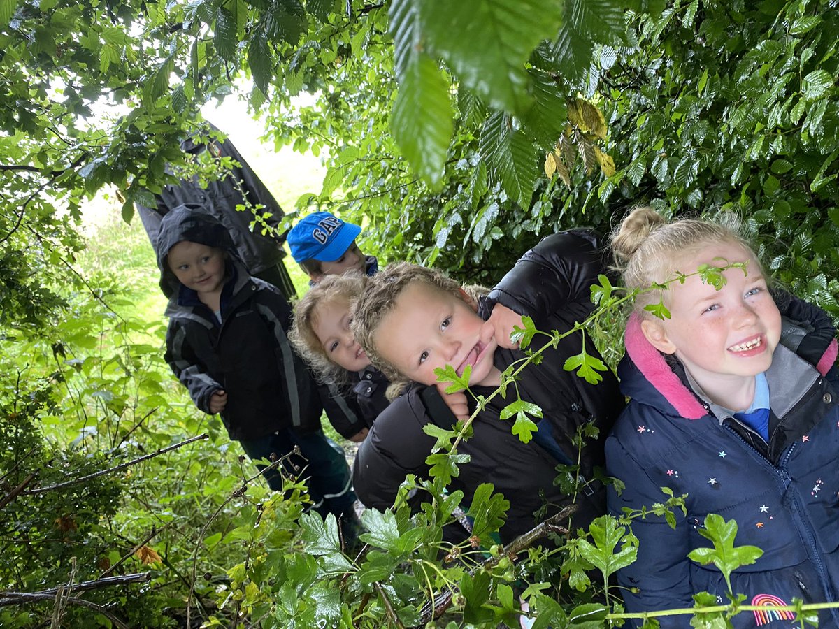bridgendprimary's tweet image. Monday morning adventure…🍃💦🌍 #nosuchthingasbadweather #localenvironment