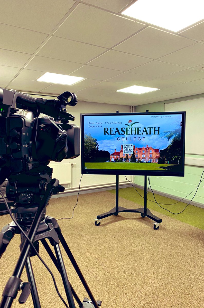 Stef_Tinsley's tweet photo. Today I’m @Reaseheath College, joining them for their #TriedandTested event 😃 Some great sharing of all things TLA from across the year!! First live stream done 😅 not sure why I was soooo nervous #MotivationalMonday 
Next I’m hosting live chats!! https://t.co/v7whreHbaf