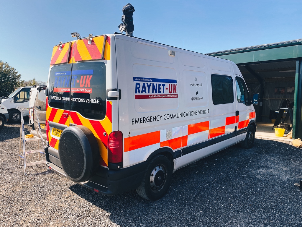 thesignspaceuk's tweet image. A short while back we worked to transform the old @hantsar Incident Control Vehicle into the new @NWHRaynet Emergency Communications Vehicle. Two brilliant charities supporting people within Hampshire and surrounding areas. 

#responsevehicle #vehiclesignage #vangraphics