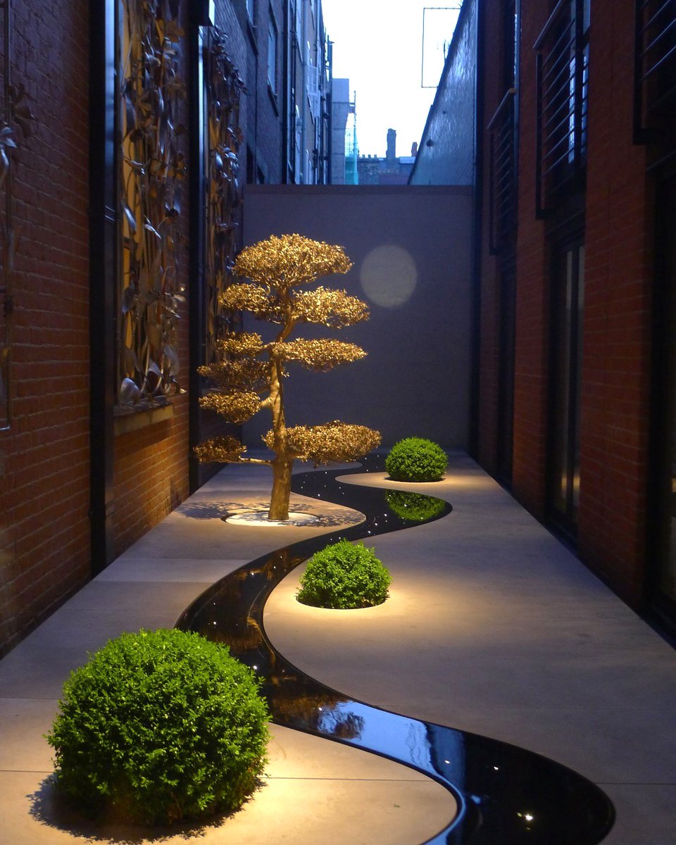 The beautiful Moon Terrace at @TheConnaught . ⁣
⁣
#lightingdesigninternational #lightingdesign #lighting #design #light #lightingdesigncompany #lightingdesigns #lightingdesigners #designer #inspiration  #designinspiration #theconnaught #london #terrace