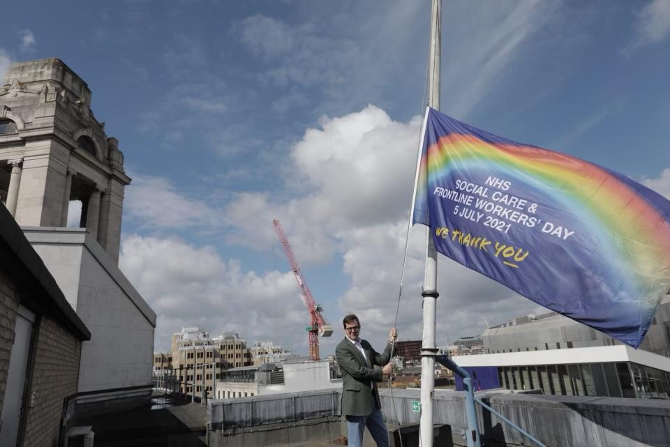 #UGLENHSDay • 🏳️ CEO Dr. David Staples raises the NHS, Social Care and Frontline Workers' Day flag over Freemasons Hall and Great Queen Street at 10am as #Freemasons across the country do the same!
