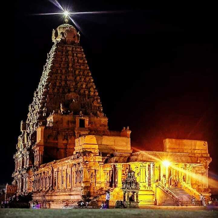 thatsTamil's tweet photo. கோவில்கள் திறந்தாச்சு... சாமி கும்பிட படையெடுக்கும் பக்தர்கள்!
https://t.co/ALpqov1i11
#Tamilnadu #TemplesOpen #கோவில்கள் https://t.co/MhXkyb6Q19