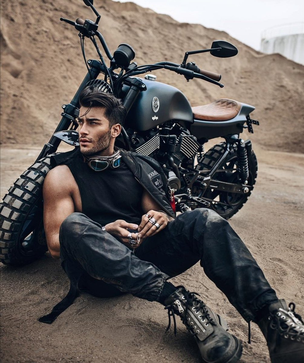 Penso que o mundo faz parte de um sono profundo e cada um tem seu momento para despertar...