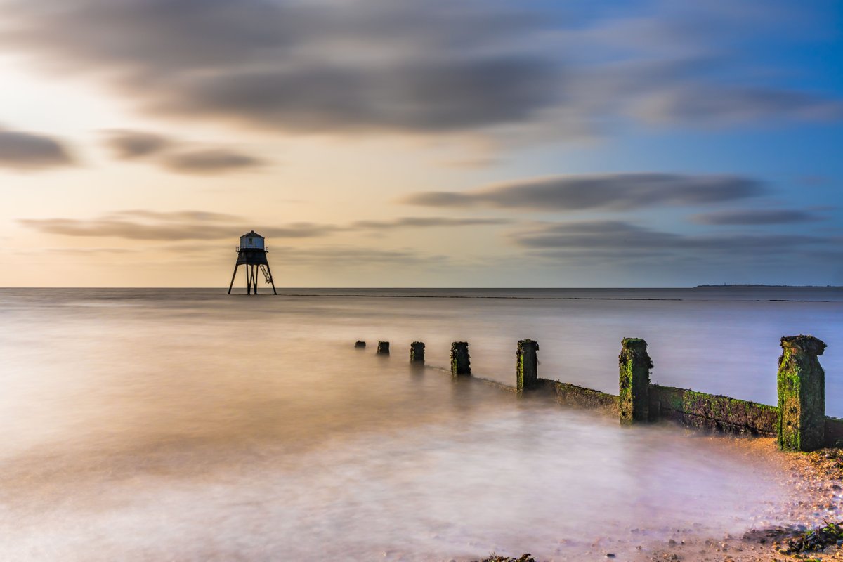 images_ian's tweet photo. Dovercourt Lighthouse, Essex https://t.co/84Gd7983gy