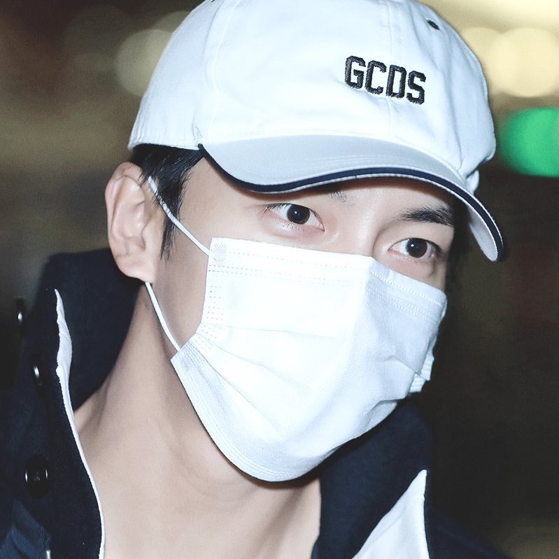 마스크를 써도 가려지지 않는 잘생김 ,, ,,,  ,,