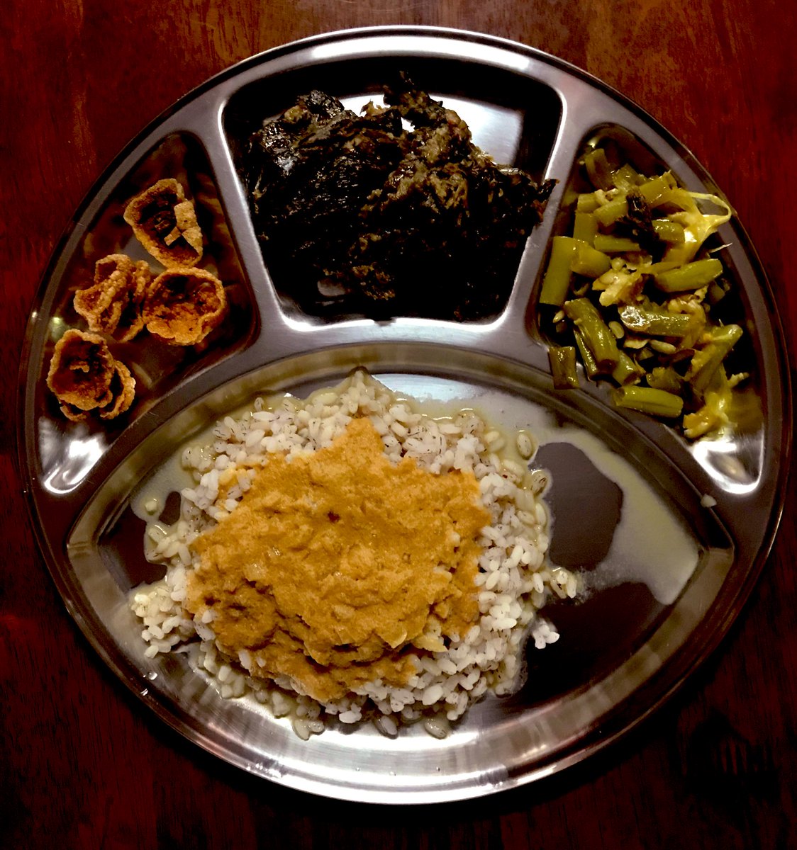 maroorpandu's tweet image. Piyav odi, phanna patrado, beans talasan, ukde sheeth +ambutt #AmchiFood #GSBCuisine #JibbeRuchi #AmchiLunch #Patrado