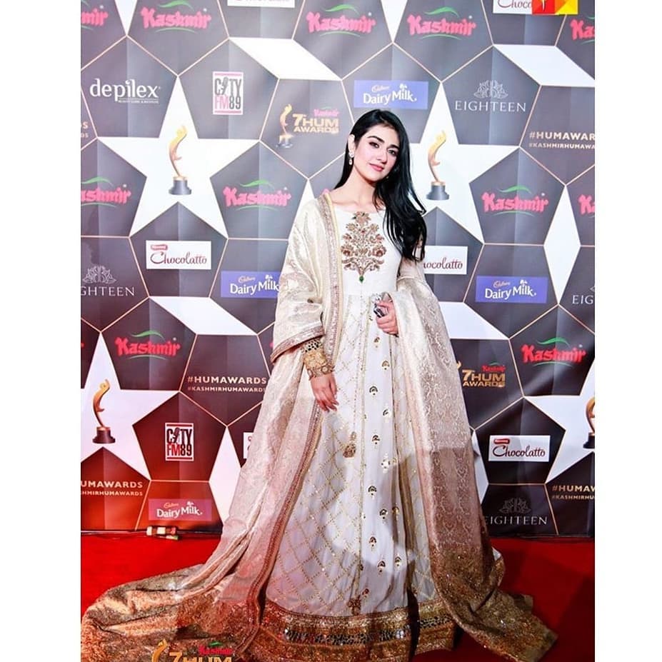 rimsha_elisa's tweet photo. Not all queens wear crown❤😍

#HumStyleAwards2021 https://t.co/7zX87BYQtw