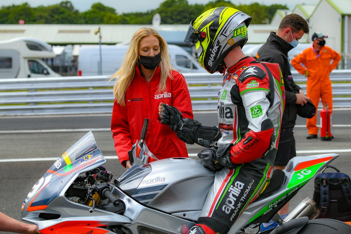 #Squadgoals #teamwork #apriliafamily #gridlife
<a href="/BenLuxton/">Ben Luxton</a> <a href="/ApriliaUK/">Aprilia UK</a> <a href="/in_competition/">IN Competition Racing Team | Aprilia</a> 

📸 <a href="/Camit1985/">Camilla Temple-Court</a>