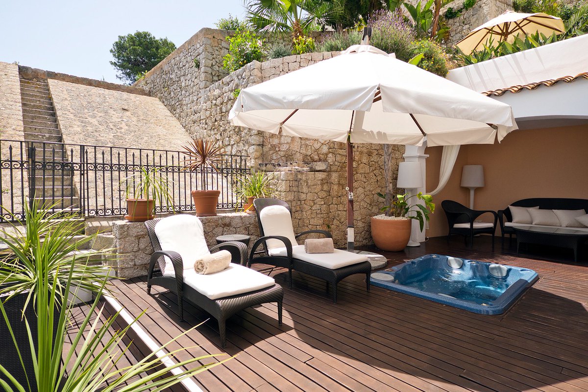 GastroMadrid_'s tweet photo. Siete escapadas de lujo para disfrutar a tope del verano 🔝🙌🙌
#GastroMadrid 🔝 #Hotel #Restaurante #España #RelaisChâteaux @HeritageHotelMa #MiradorDeDaltVila @LUCES1 @ValldemossaH @RelaisChateaux #Aperturas #Relax #Verano #viajar #viajes #Gastro 
https://t.co/zAWWOZnDHj https://t.co/L063i5nni8