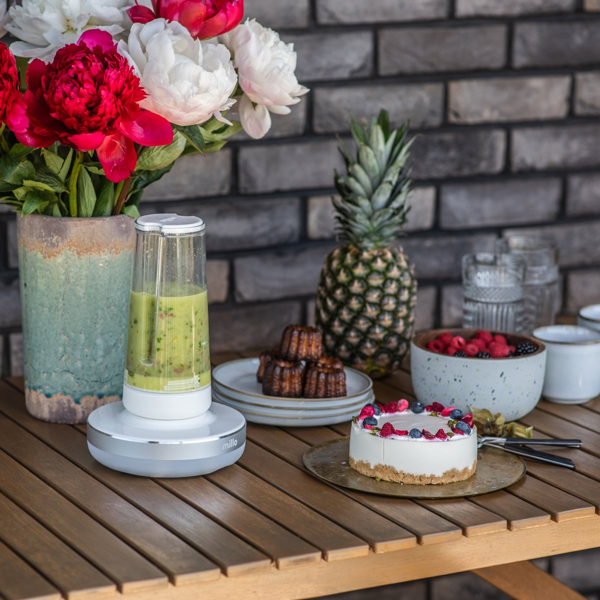 getmillo's tweet photo. Party time! Fresh sweet and sour #millo #smoothie with mixed berries 🍓 is the best companion to a light creamy cake 🍰. And summer adds the rest: colors, sun, good mood, and energy. Welcome! #summerparty #milloblender #foodie https://t.co/BWVmaPtZFi