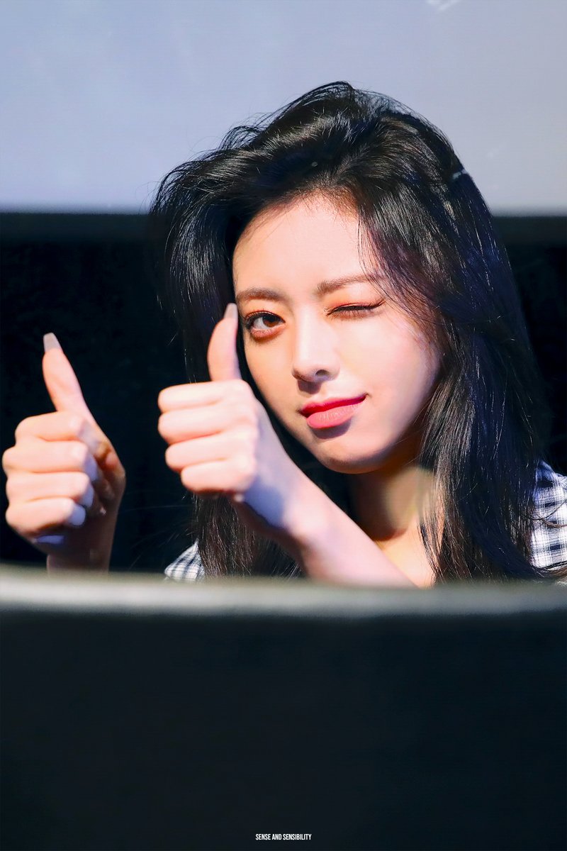 210704 아기네일자랑따봉고양이 
#ITZY #있지 #YUNA #유나