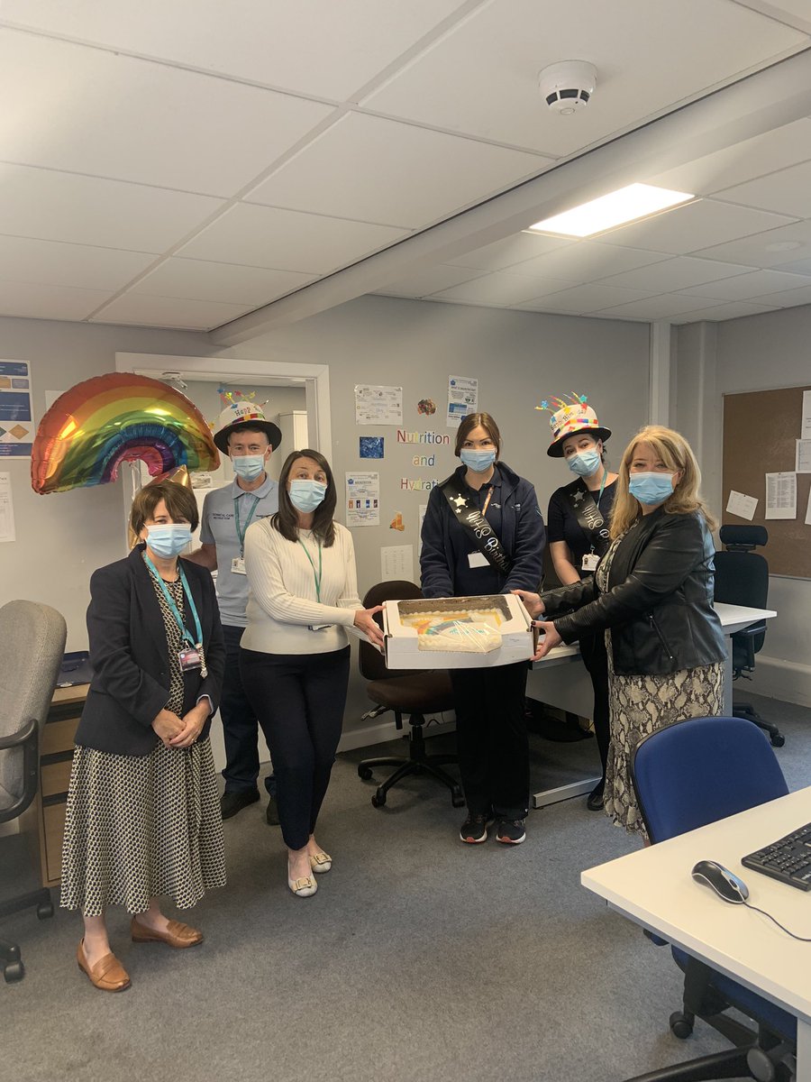 Lovely visit today from <a href="/Ian901Trish/">Trish Cavanagh</a> @Stephjb14 <a href="/GraceWall/">Grace Wall💙</a> for #NHSBirthday who came with a cake to thank the team for all their hard work! Well done everyone 👏🏼🍰 <a href="/tandgicft/">T&G Integrated Care</a>