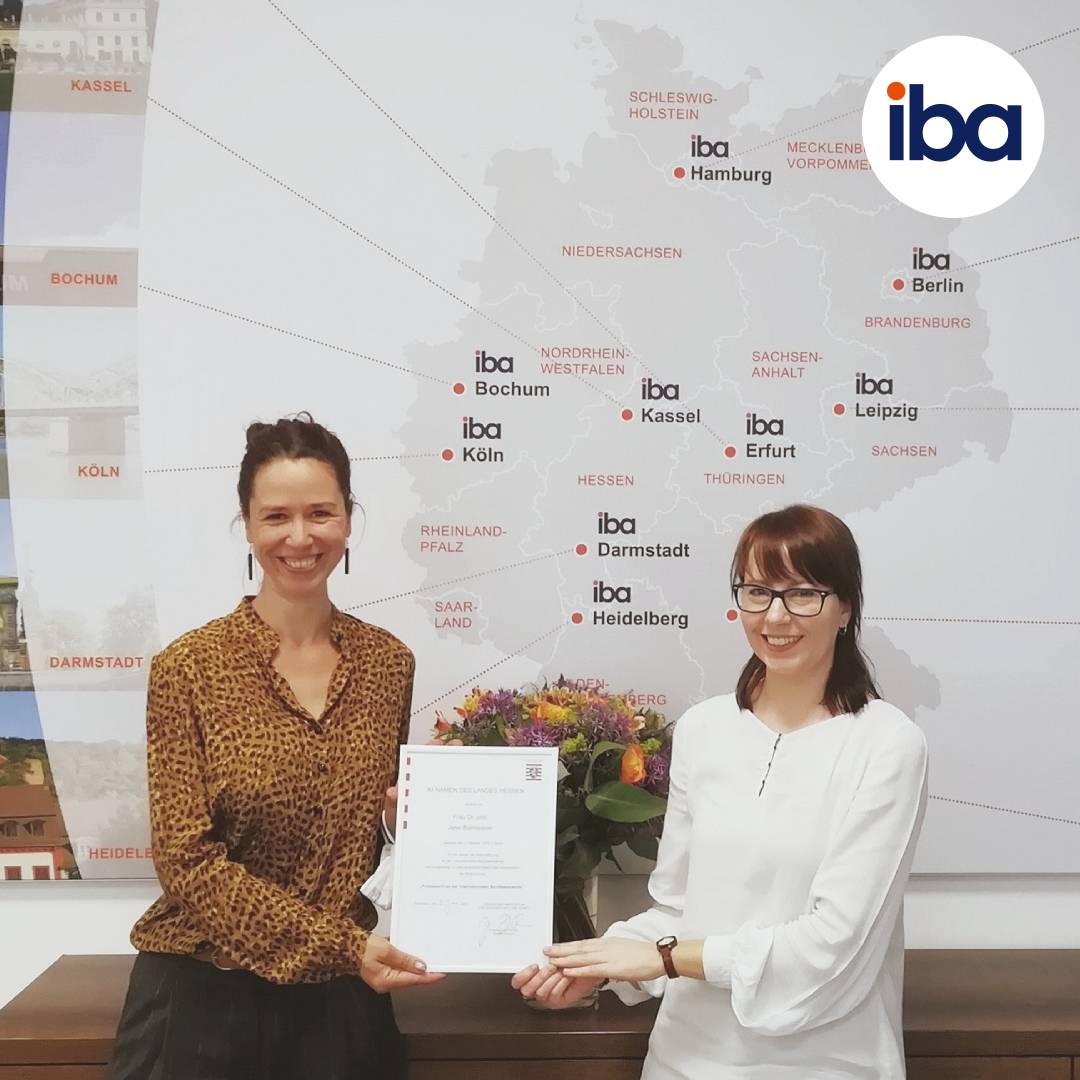 ibaDual's tweet photo. Die #iba gratuliert Dr. Jane Bormeister, Lehrkraft in den Studiengängen der #Sozialpädagogik an der iba in #Leipzig, herzlich zur #Verleihung der Bezeichnung ‚#Professorin an der Internationalen Berufsakademie‘. #ibadual #dualesstudium #dualstudieren #workandstudy #ichbinalles https://t.co/4qQSC0CWiV