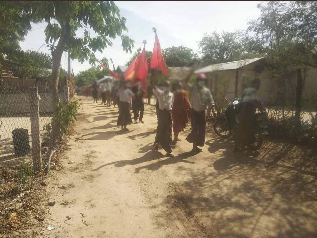 htet_snl's tweet photo. Locals including buddhist monks from Butalin Tsp staged a marching strike in defiance of Genocidal Dictatorship. LEGALIZE NUG #July5Coup #WhatsHappeningInMyanmar https://t.co/O9C8HIv97b