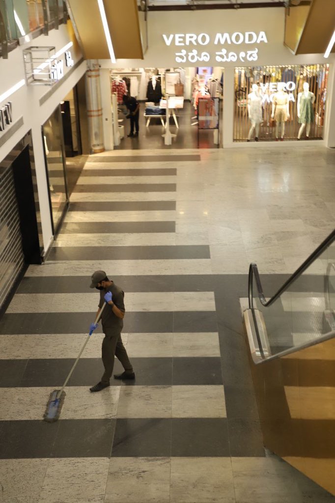 anil_lulla's tweet photo. Malls in #Bengaluru #unlock3 with a #VaccinationDrive for staff. Photos of #Garuda mall getting ready to 🙏 visitors. Pics: Muthu P #3rdWave #StaySafe #maskup #SocialDistancing @udaygaruda @sajjanrajmehta  @NammaBengaluroo @CitizenKamran @Namma_Bengaluru @WeAreBangalore #BBMP https://t.co/HZhcsEZKHr