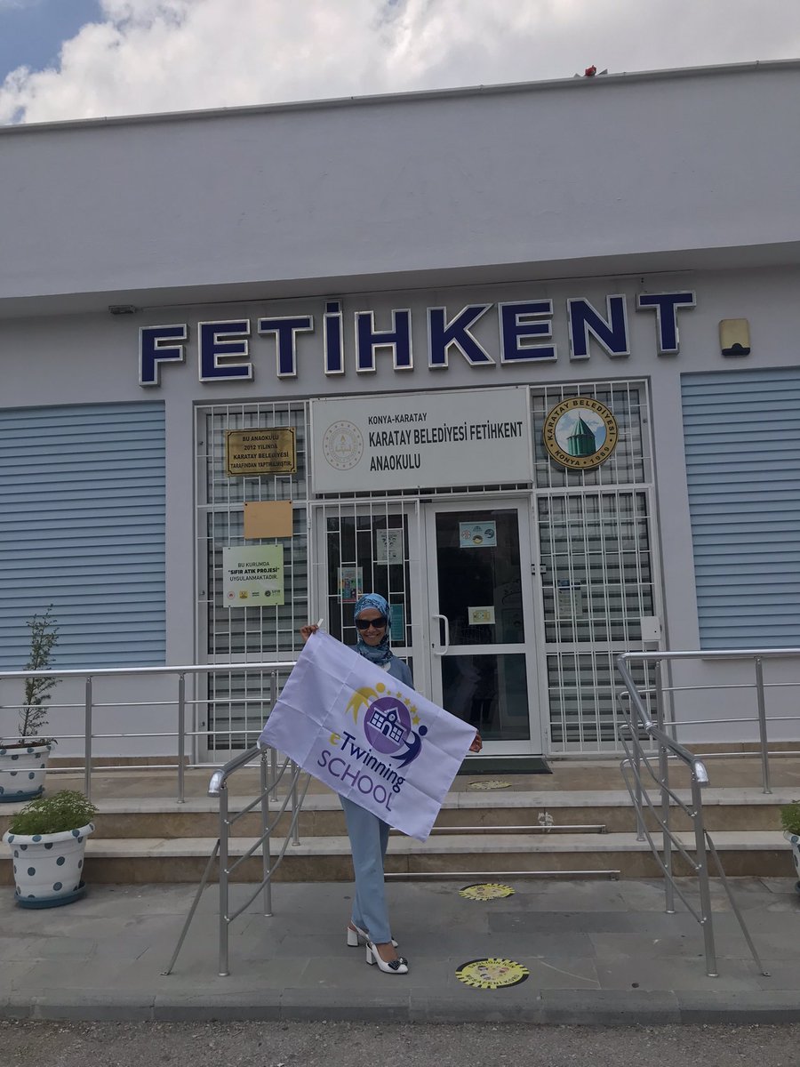 Konya eTwinning Ödül Töreninde İlçe Milli Eğitim Müdürümüz Sayın Sami Sağdıç ve Öğretmenlerimizle Okulumuzun Ulusal Kalite Etiketleri ve eTwinning School Bayrağıylagünümüze hatıra bırakıyoruz.
#etwinningkonya <a href="/ziyaselcuk/">Ziya Selçuk</a> <a href="/tretwinning/">eTwinning Türkiye</a> <a href="/SeyitAliBuyuk/">Seyit Ali Büyük</a> <a href="/samisagdic/">Sami SAĞDIÇ</a> <a href="/Kbfetihkent_ao/">Konya Karatay Belediyesi Fetihkent Anaokulu</a>