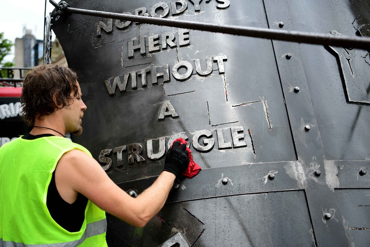 WhatsOnBrum's tweet photo. Birmingham’s #ForwardTogether artwork has been unveiled in Victoria Square today, depicting the city’s creativity, diversity, spirit – and what can be achieved when people and communities come together.​

📷 @BhamCityCouncil / @jassansi

More: https://t.co/5RyI9H4E0s https://t.co/lbJ1A14qLW