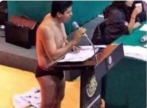 Meksikada bir vekil mecliste soyunup şu cümleleri kurmuş:
"Ben kendimi soyarken utandım, siz ülkeyi soyarken utanmıyor musunuz?" 

#istifa