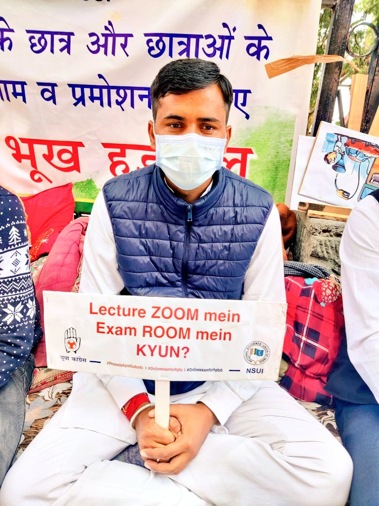 NIGAMBHANDARI1's tweet photo. छात्रों की मांगों को लेकर शिमला डीसी कार्यालय के सामने भूख हड़ताल का सातवां दिन।
@ShuklaRajiv @SanjaySDutt https://t.co/QG0Bzirh1R