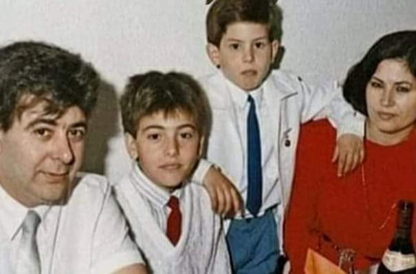 PEJIGUERA6's tweet photo. Buenos días @estopaoficial os venís a nuestro podcast? https://t.co/pitFpbMf8n