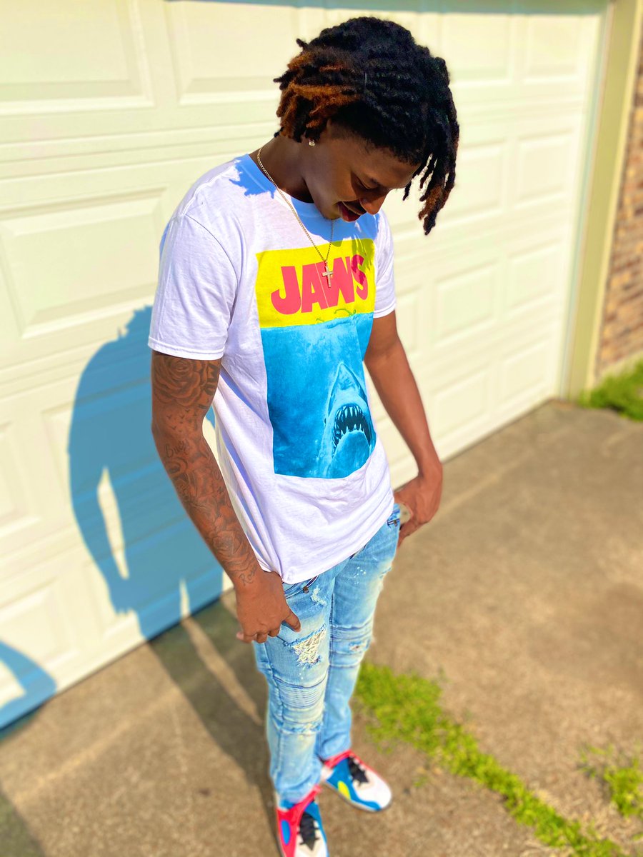 LowKeyCashOut_'s tweet image. I pop my shit like every time cause ik they watching me💧🦈